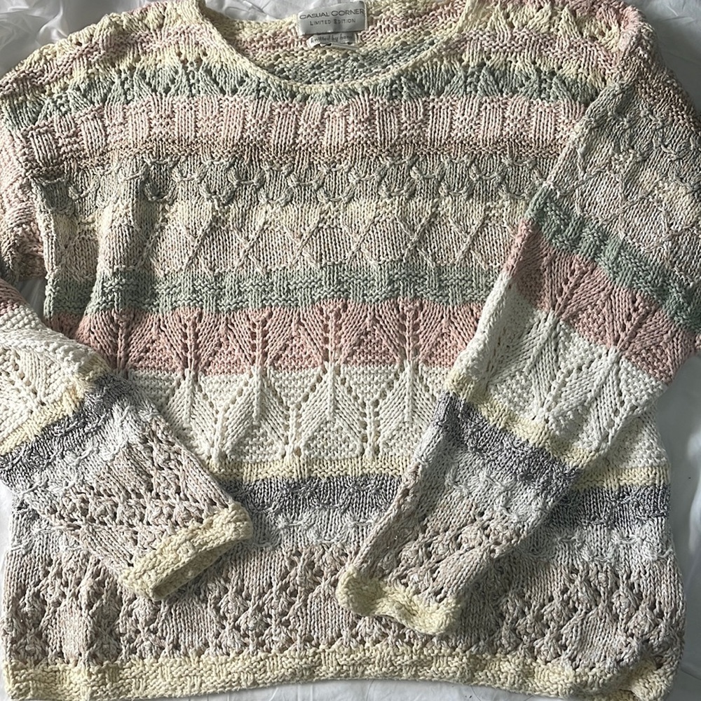 🔥🔥5/$25 Casual Corner Woman’s Knitted by Hand Sweater Cottagecore - Picture 1 of 5